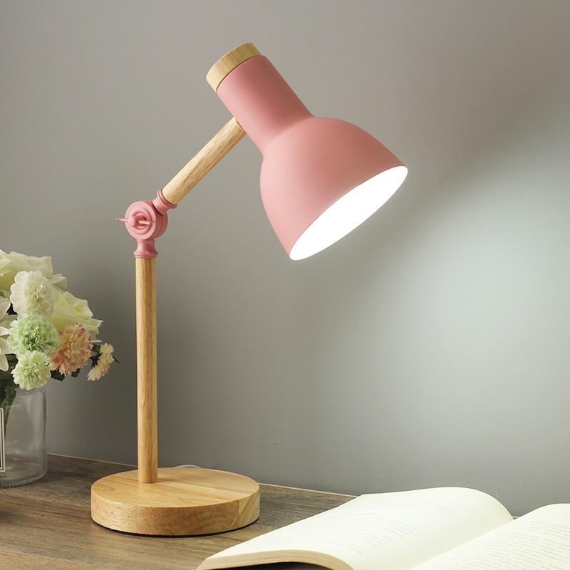 Lampada da Scrivania Moderna Regolabile – Design Scandinavo per un Ambiente di Lavoro Accogliente