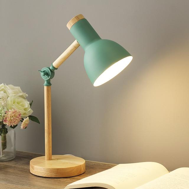 Lampada da Scrivania Moderna Regolabile – Design Scandinavo per un Ambiente di Lavoro Accogliente